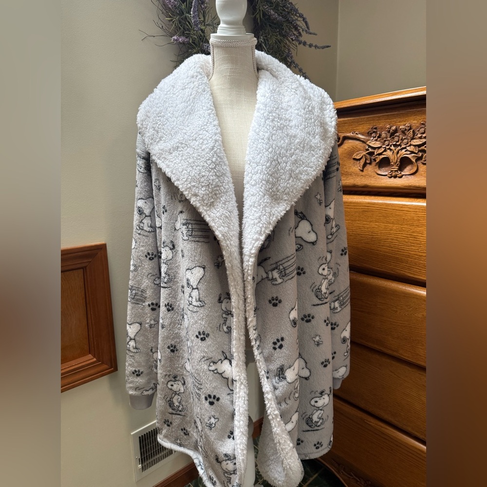 Peanuts White Sherpa Jacket with Blue Tag